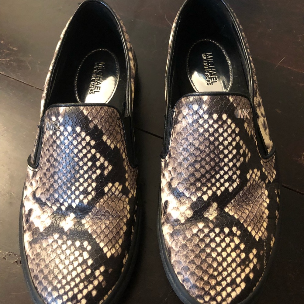 🎉🎉Sale🎉🎉Michael Kors slip on shoes. Size 7 1/2 . Reptile print. Hardly used.